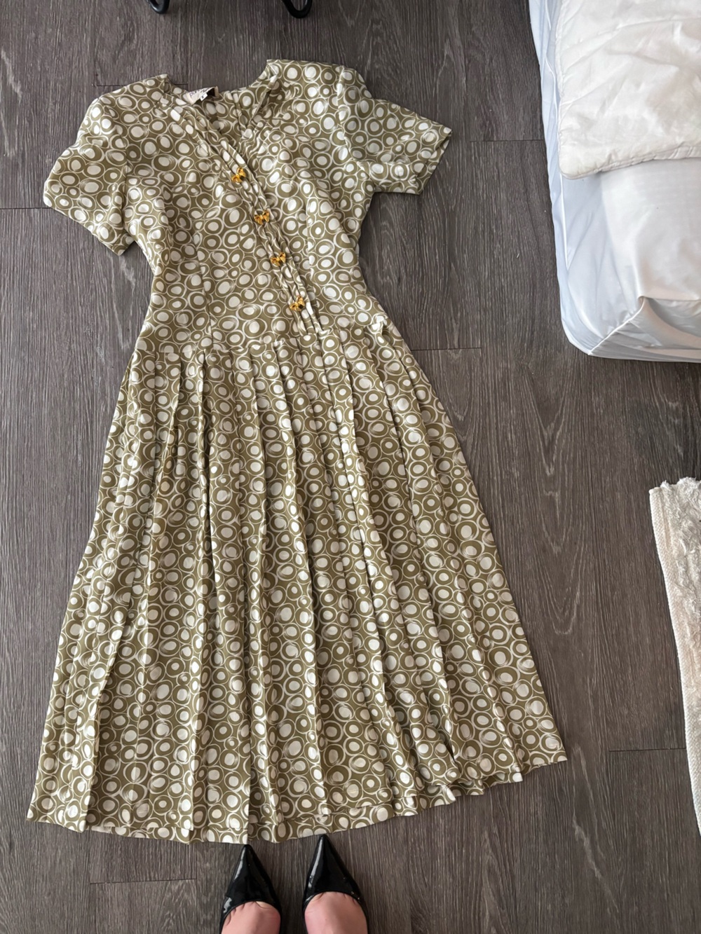Size 8 Vintage Panache Olive and Cream Geometric Maxi Dress shoulder pads